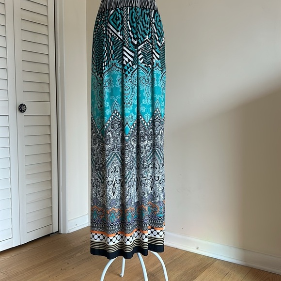 Green Envelope LA Size S Tube-Top Maxi Dress — Sleek & Elegant Silhouette - Picture 6 of 7